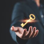 Que faire lorsque la vente du bien ancien est bloquée et que le prêt relais arrive à échéance ?